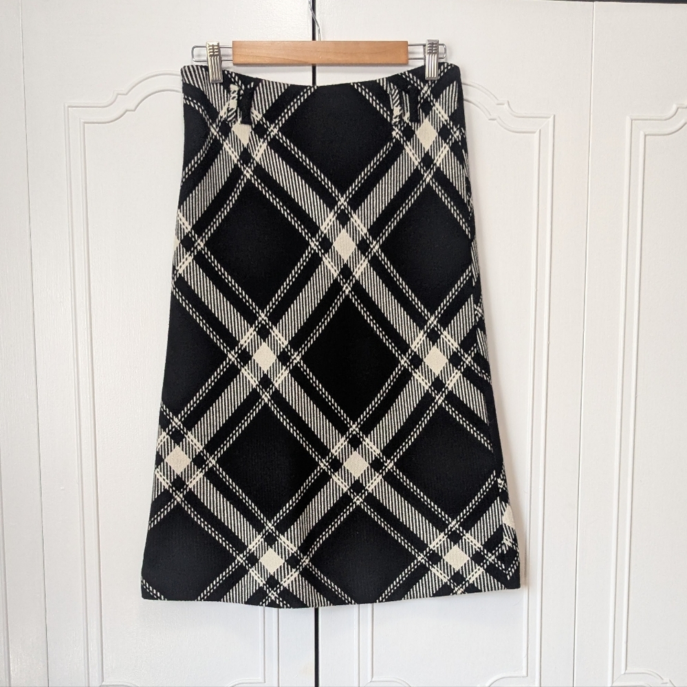 Casual Corner Black and White A-Line Knee-Length Skirt